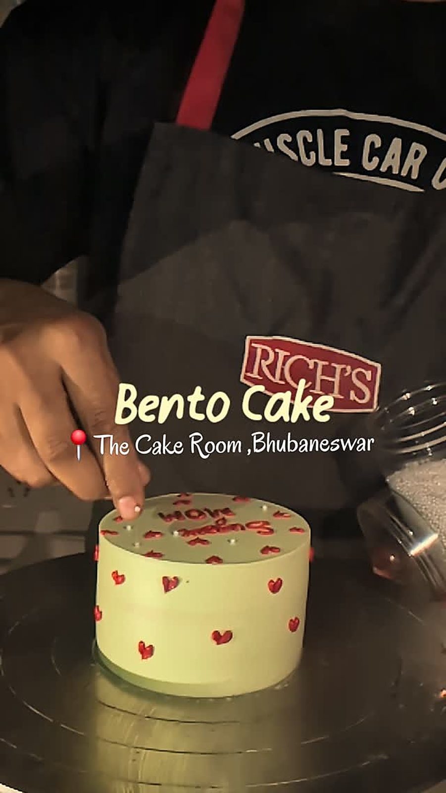 Mini bento cake with red hearts